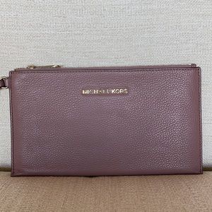 Michael Kors Wristlet in deep Lilac